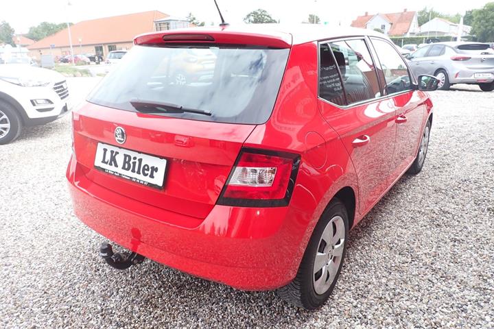 Rød Skoda Fabia fra 2015