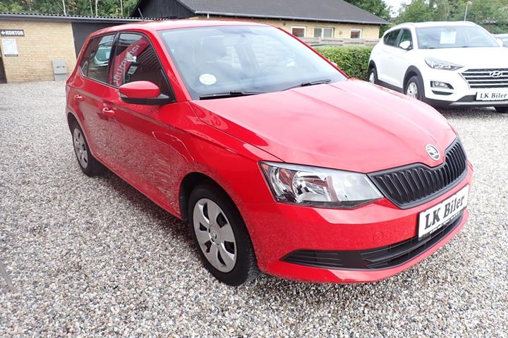 Rød Skoda Fabia fra 2015