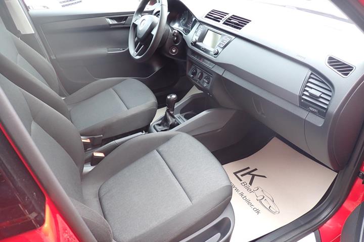 Rød Skoda Fabia fra 2015