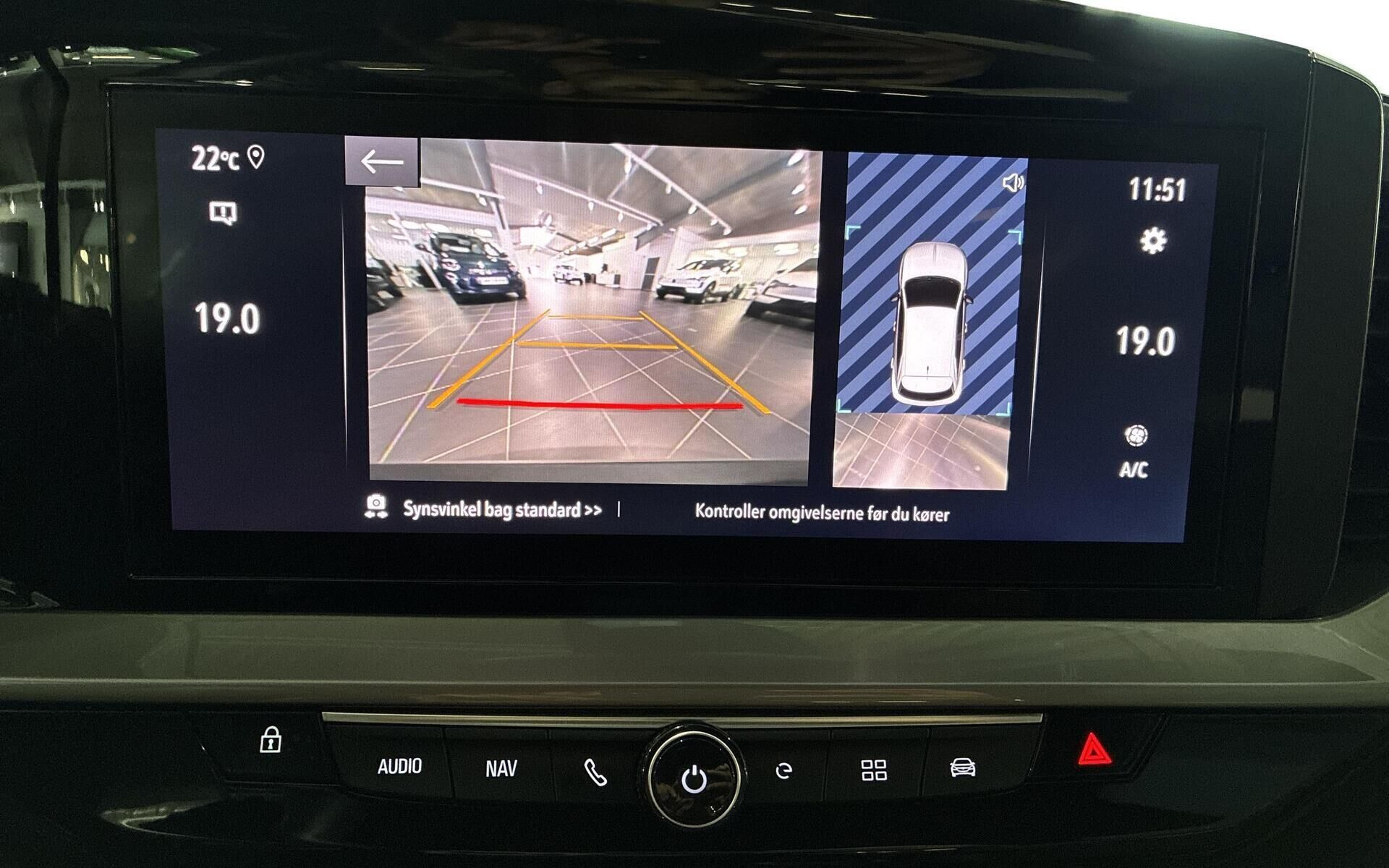 Grøn Opel Mokka-e fra 2023