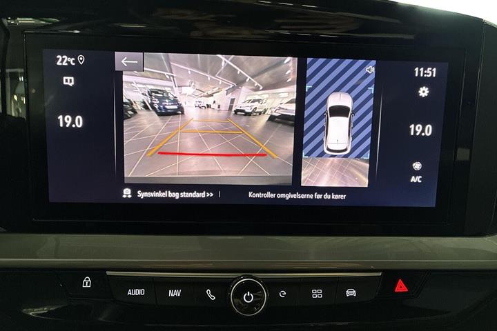 Grøn Opel Mokka-e fra 2023