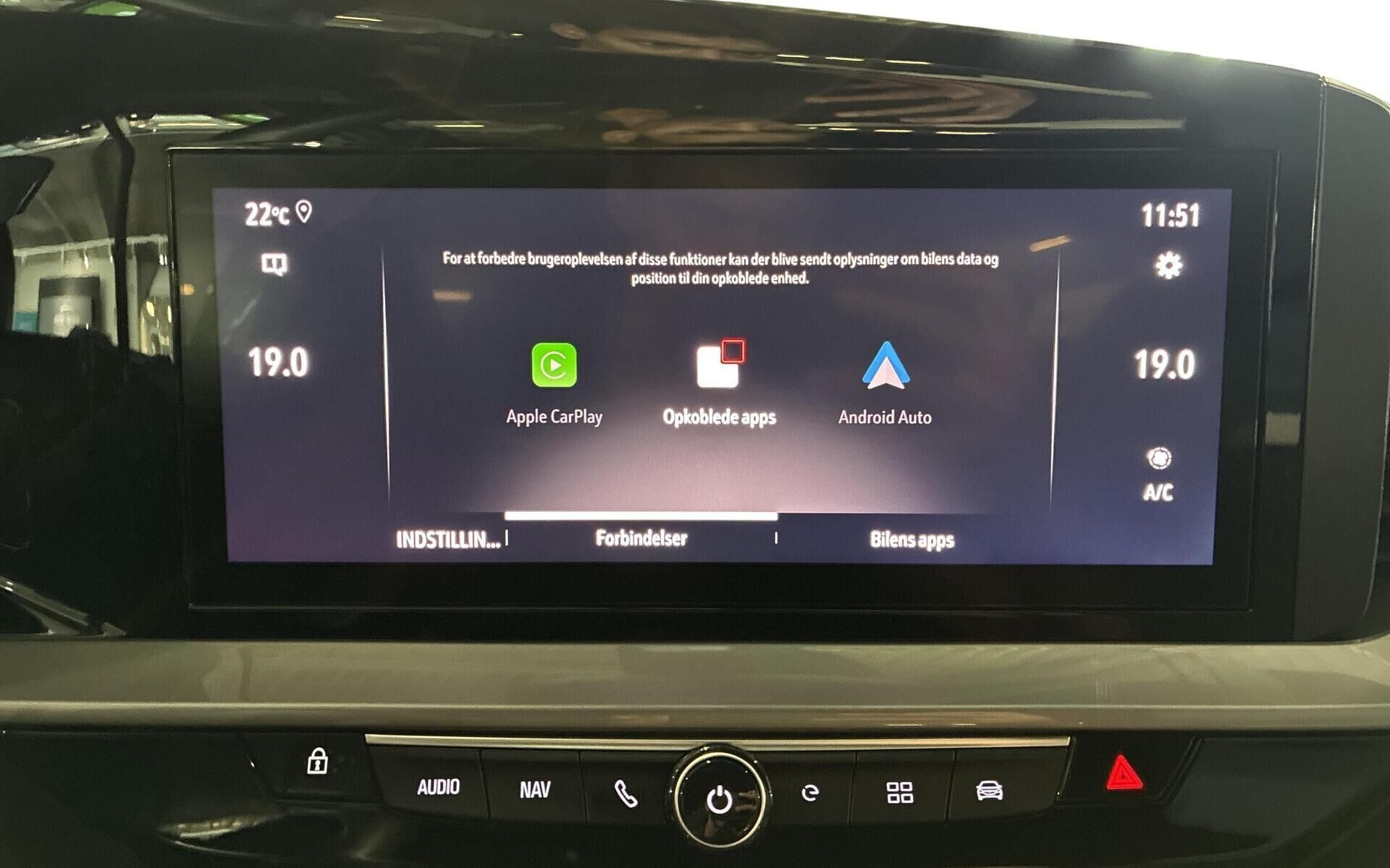 Grøn Opel Mokka-e fra 2023