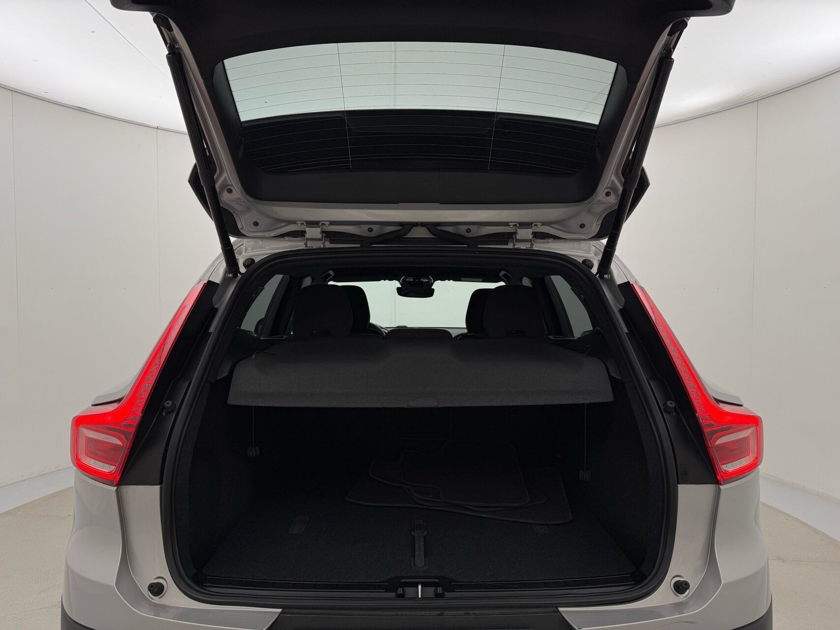 Sølv Volvo XC40 fra 2023