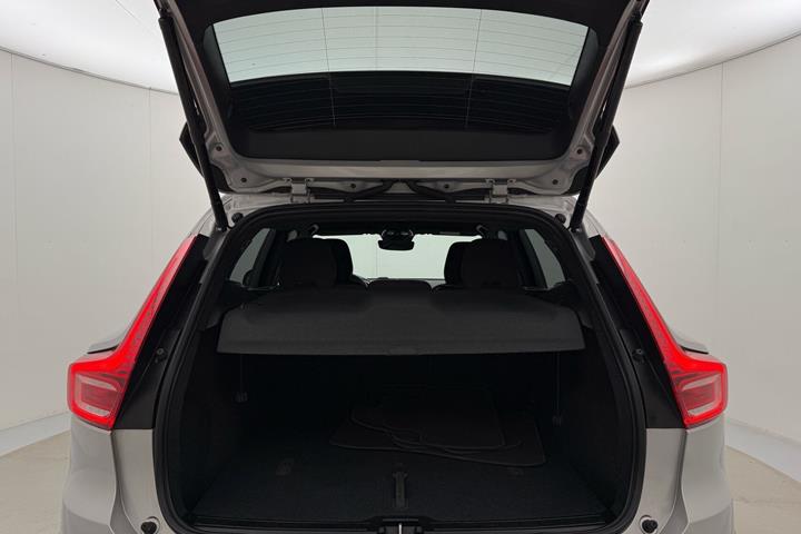Sølv Volvo XC40 fra 2023