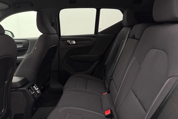 Sølv Volvo XC40 fra 2023