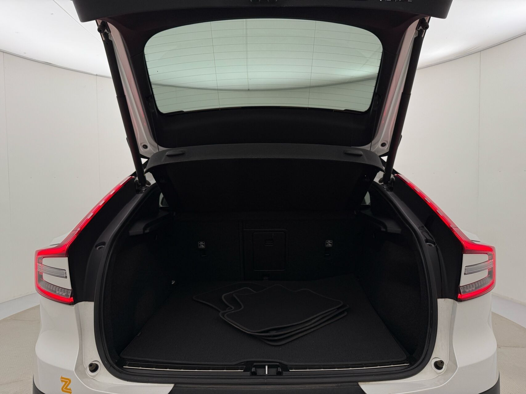 Hvid Volvo C40 fra 2021
