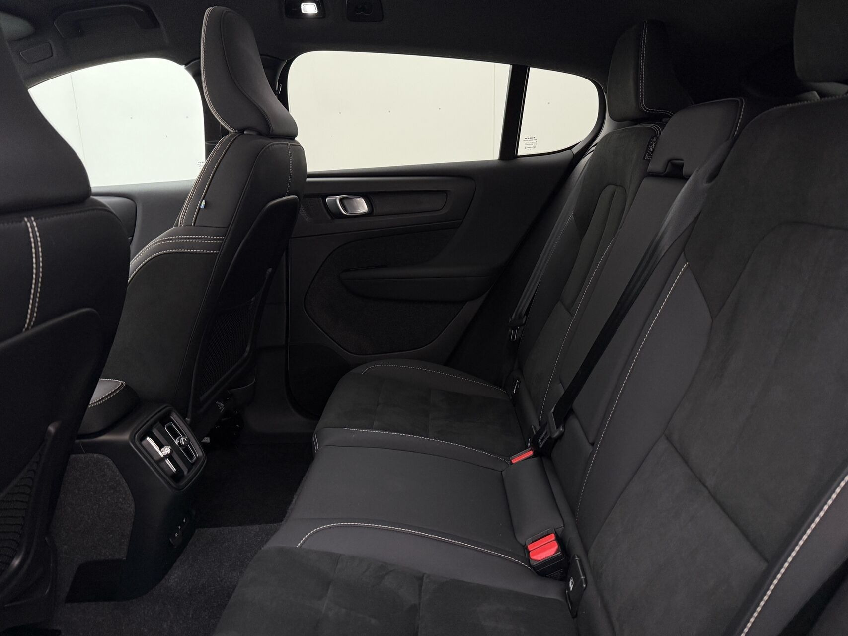 Hvid Volvo C40 fra 2021