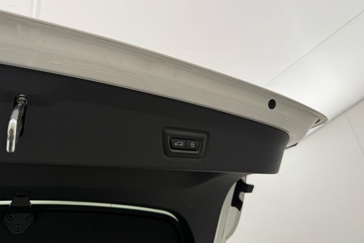 Hvid BMW i4 fra 2023