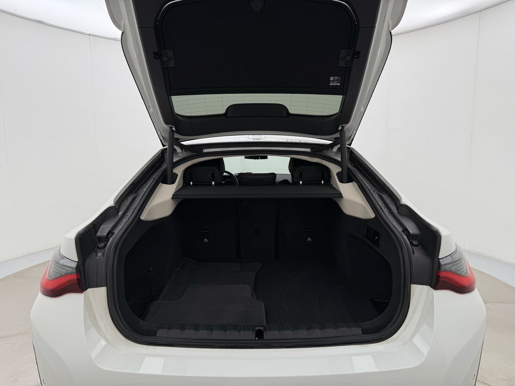 Hvid BMW i4 fra 2023