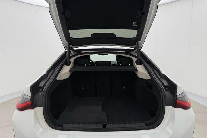 Hvid BMW i4 fra 2023