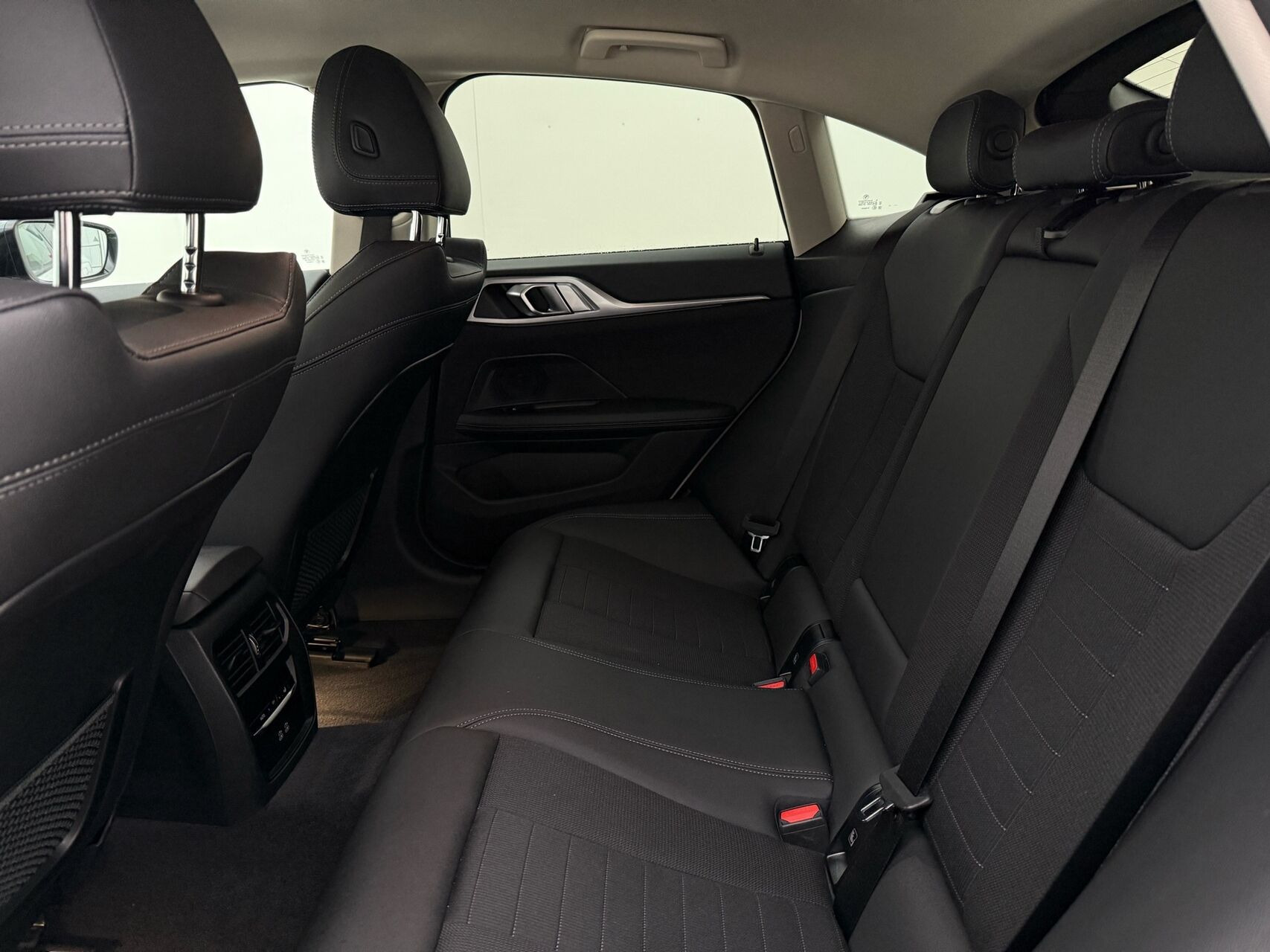 Hvid BMW i4 fra 2023