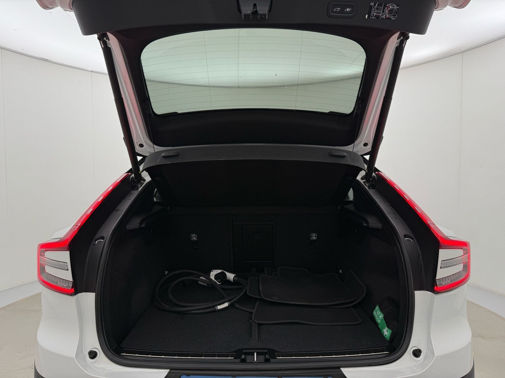 Hvid Volvo C40 fra 2021