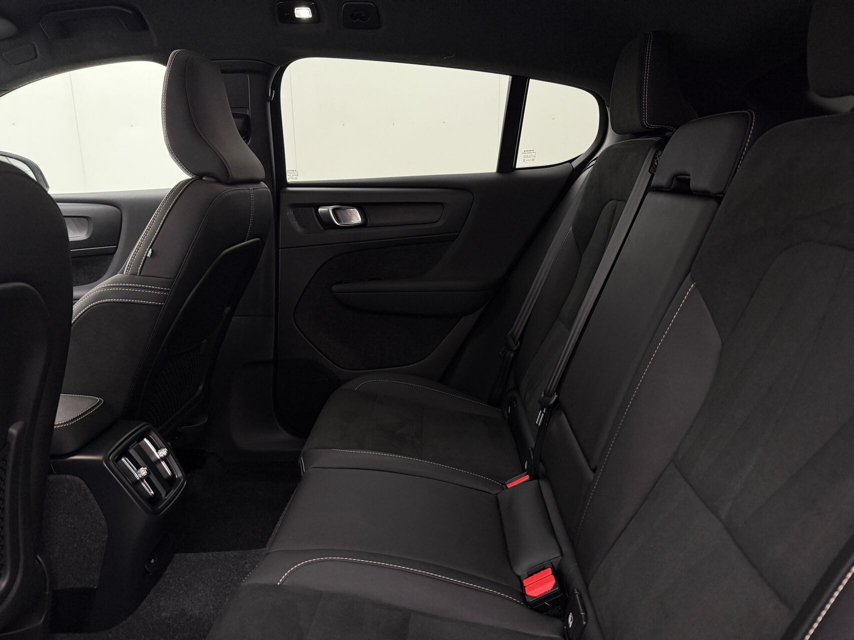 Hvid Volvo C40 fra 2021