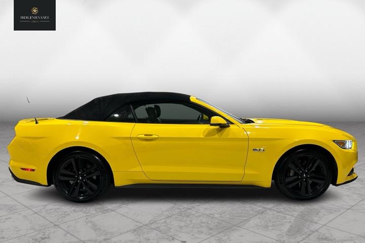 Gul Ford Mustang fra 2016