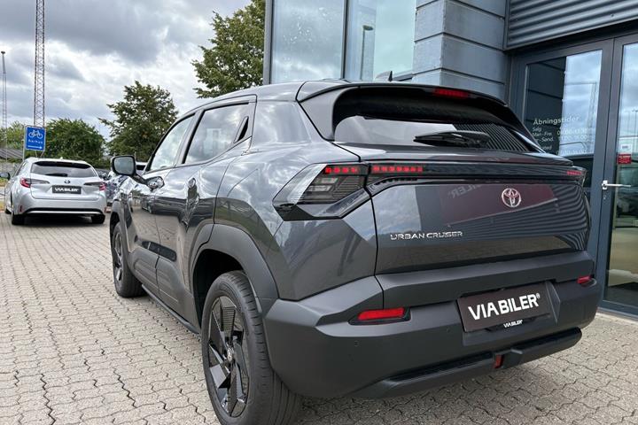 Grå Toyota Urban Cruiser fra 2025