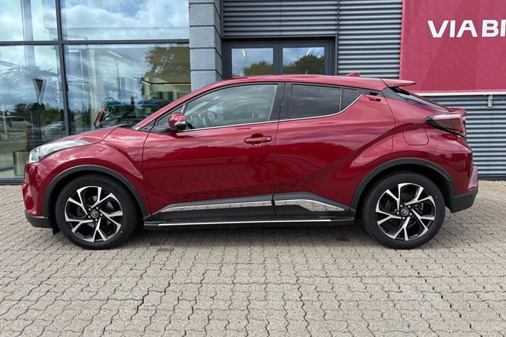 Rød Toyota C-HR fra 2019