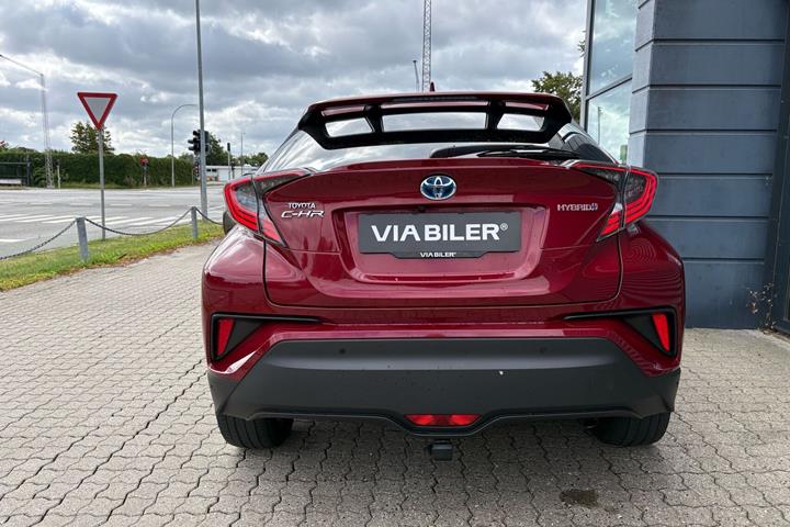 Rød Toyota C-HR fra 2019