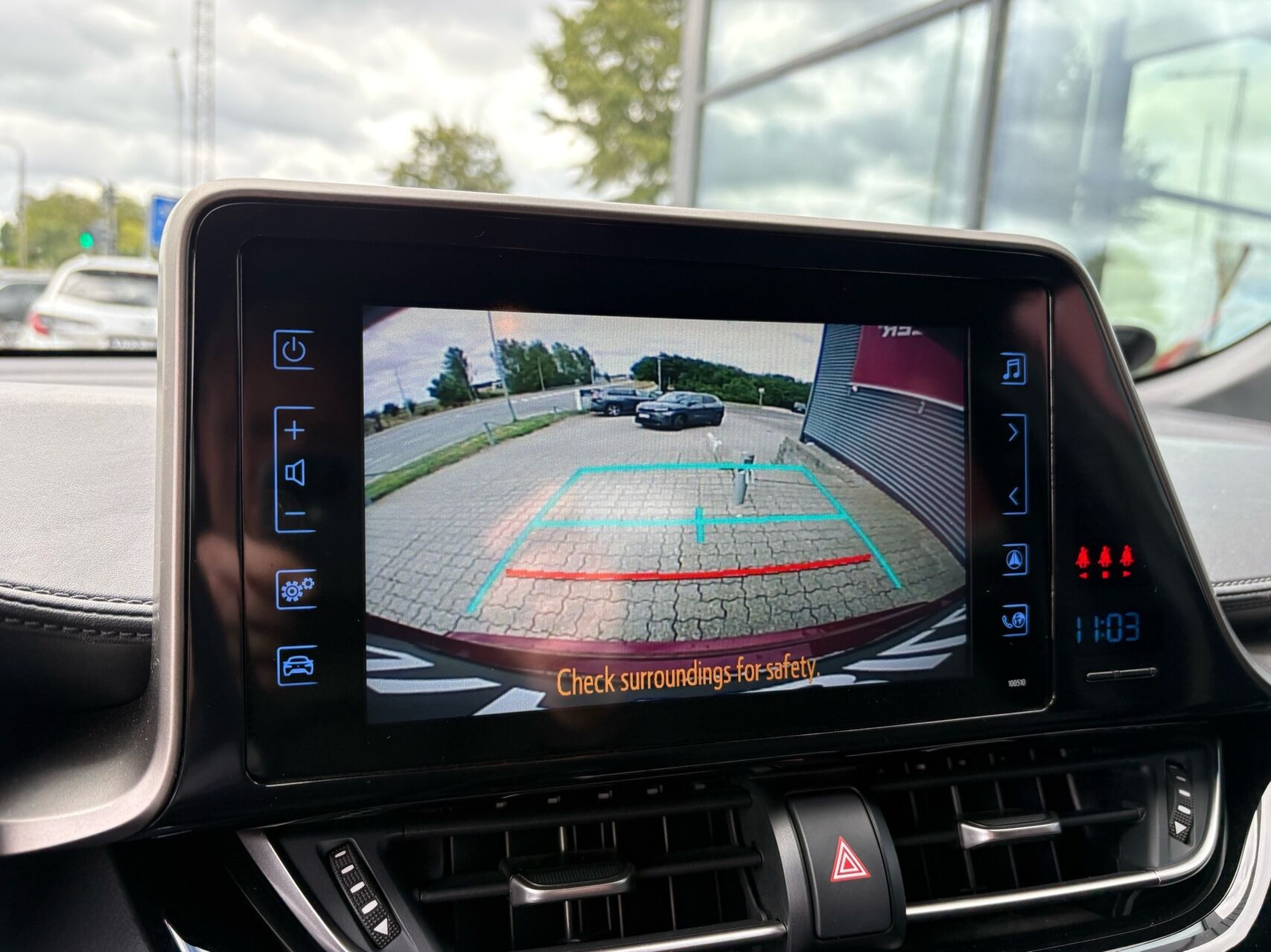 Rød Toyota C-HR fra 2019