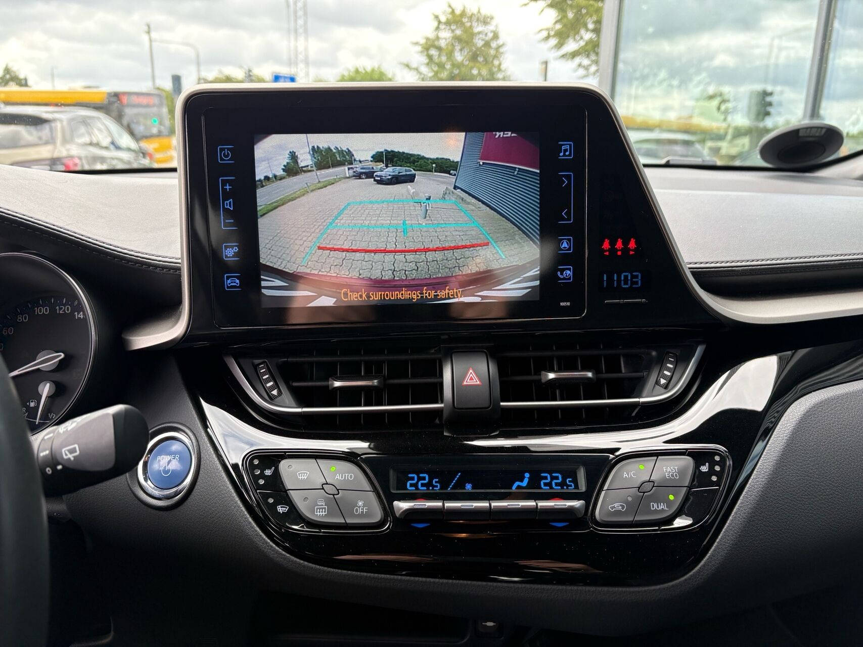 Rød Toyota C-HR fra 2019