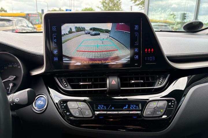 Rød Toyota C-HR fra 2019