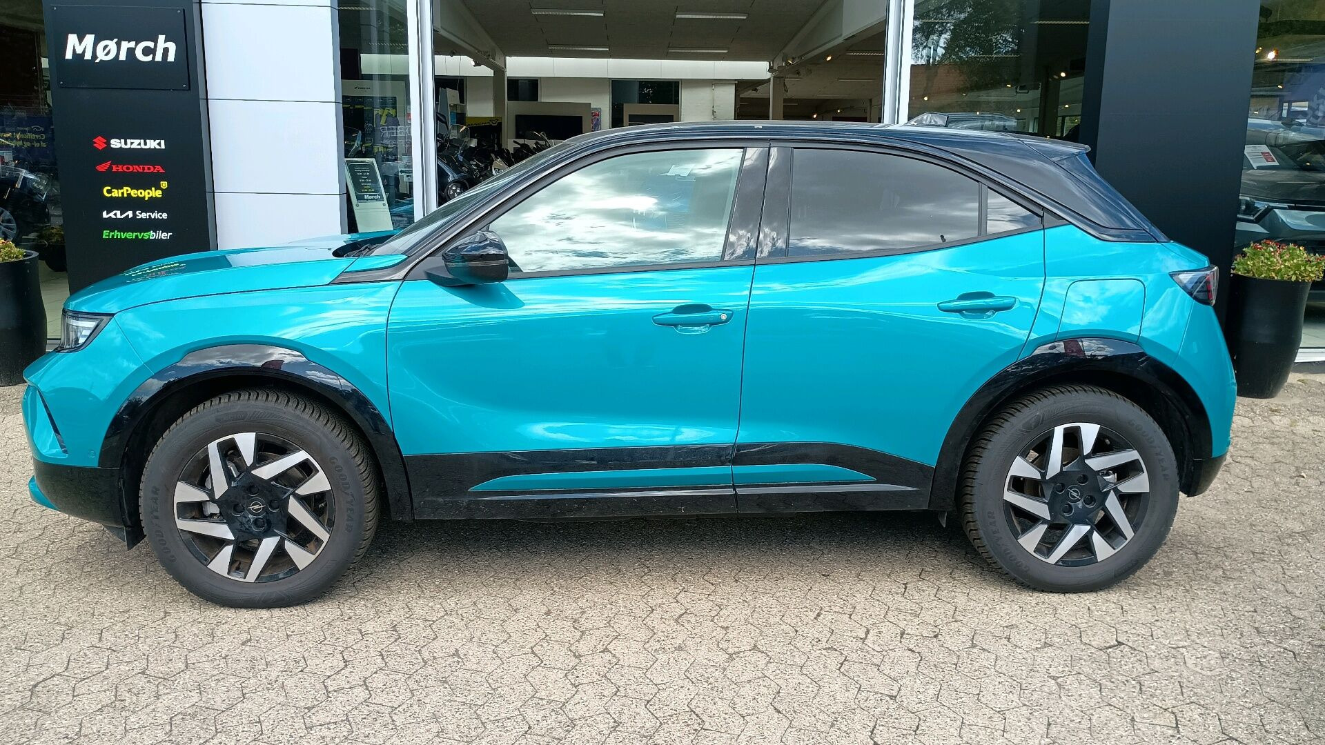 Turquoise Opel Mokka-e fra 2025