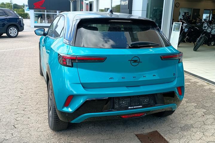 Turquoise Opel Mokka-e fra 2025