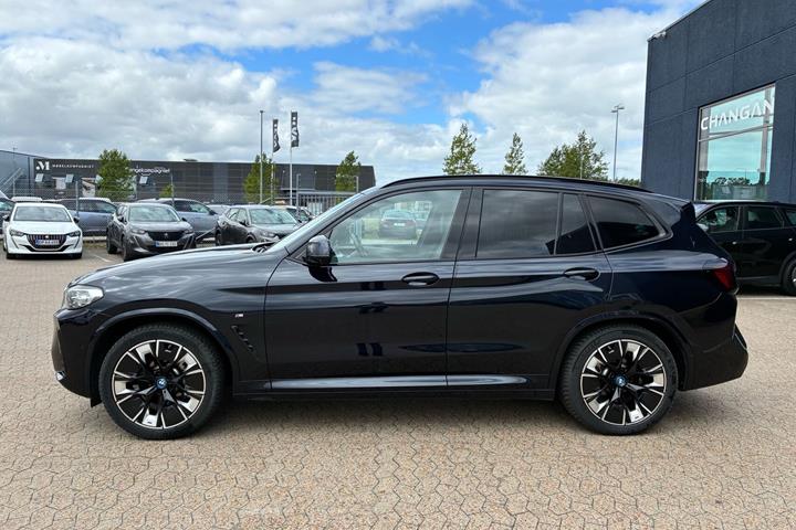 Sort BMW iX3 fra 2022