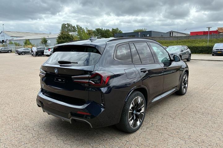 Sort BMW iX3 fra 2022