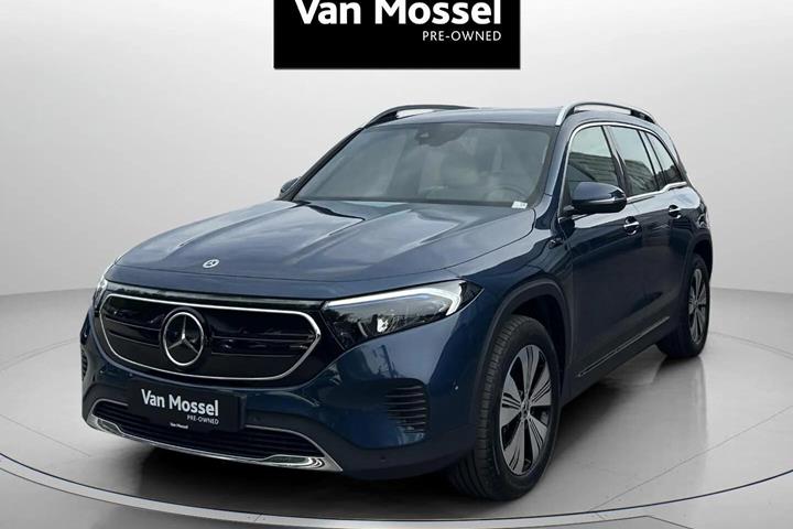 Blå Mercedes EQB 350 fra 2023
