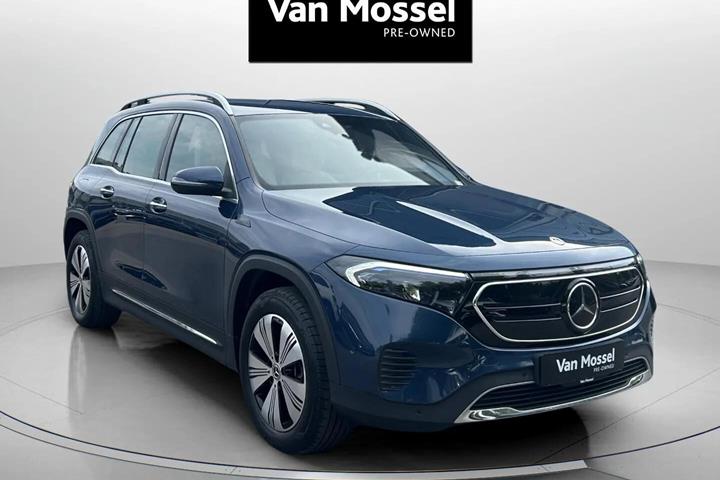 Blå Mercedes EQB 350 fra 2023