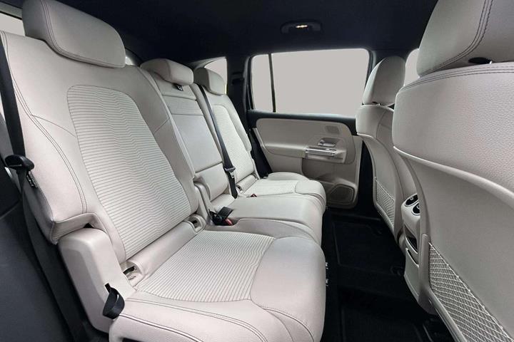 Blå Mercedes EQB 350 fra 2023