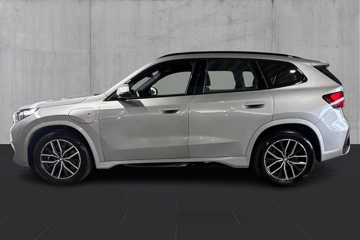 Sølv BMW X1 fra 2023