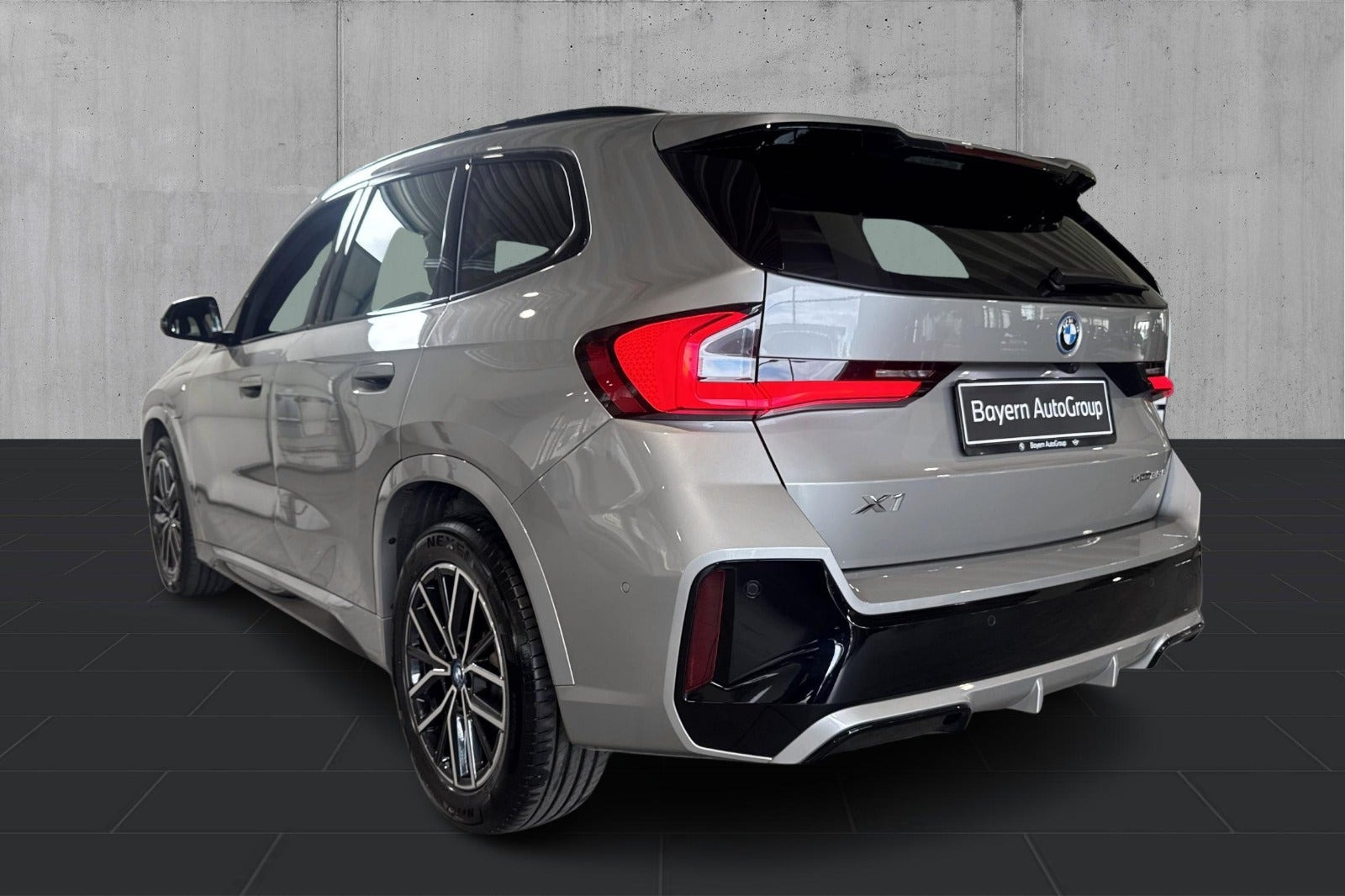 Sølv BMW X1 fra 2023