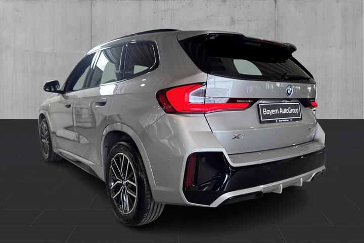 Sølv BMW X1 fra 2023