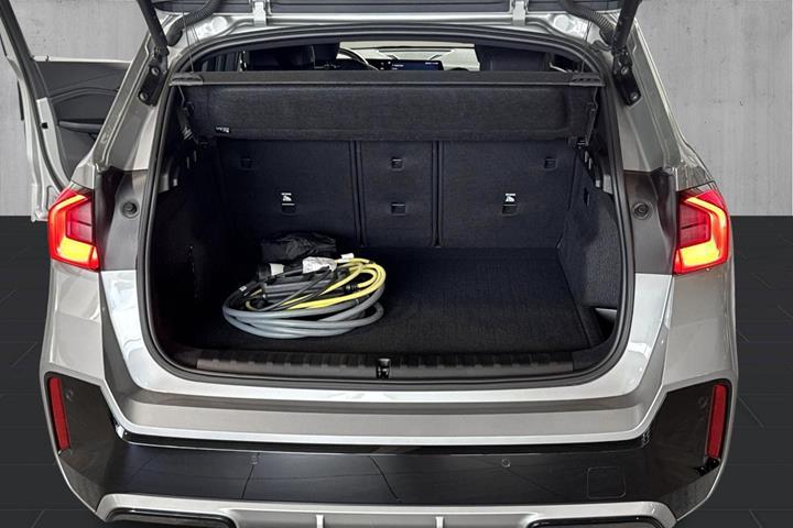 Sølv BMW X1 fra 2023