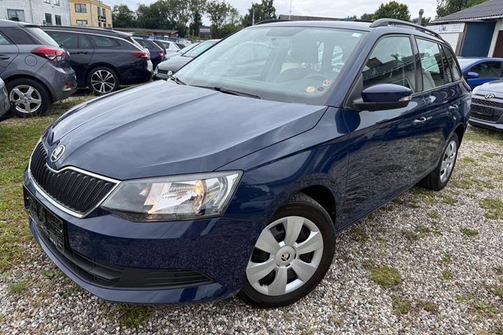 Blå Skoda Fabia fra 2015