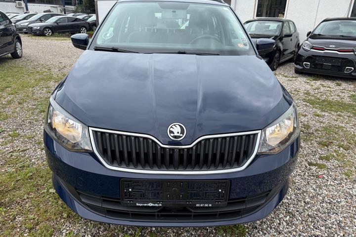 Blå Skoda Fabia fra 2015