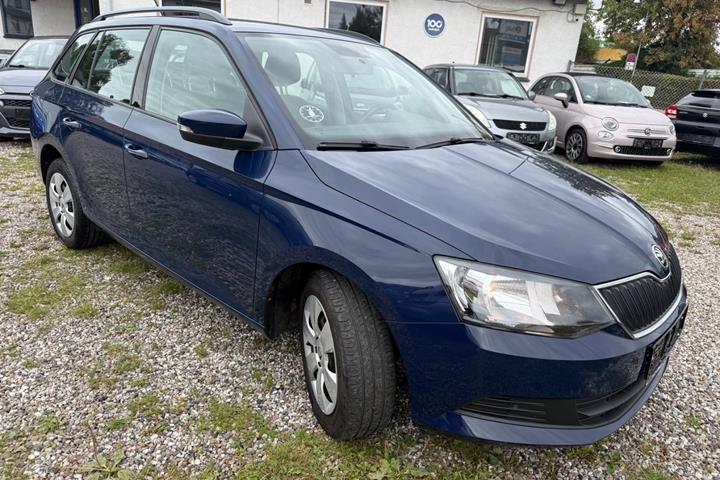 Blå Skoda Fabia fra 2015