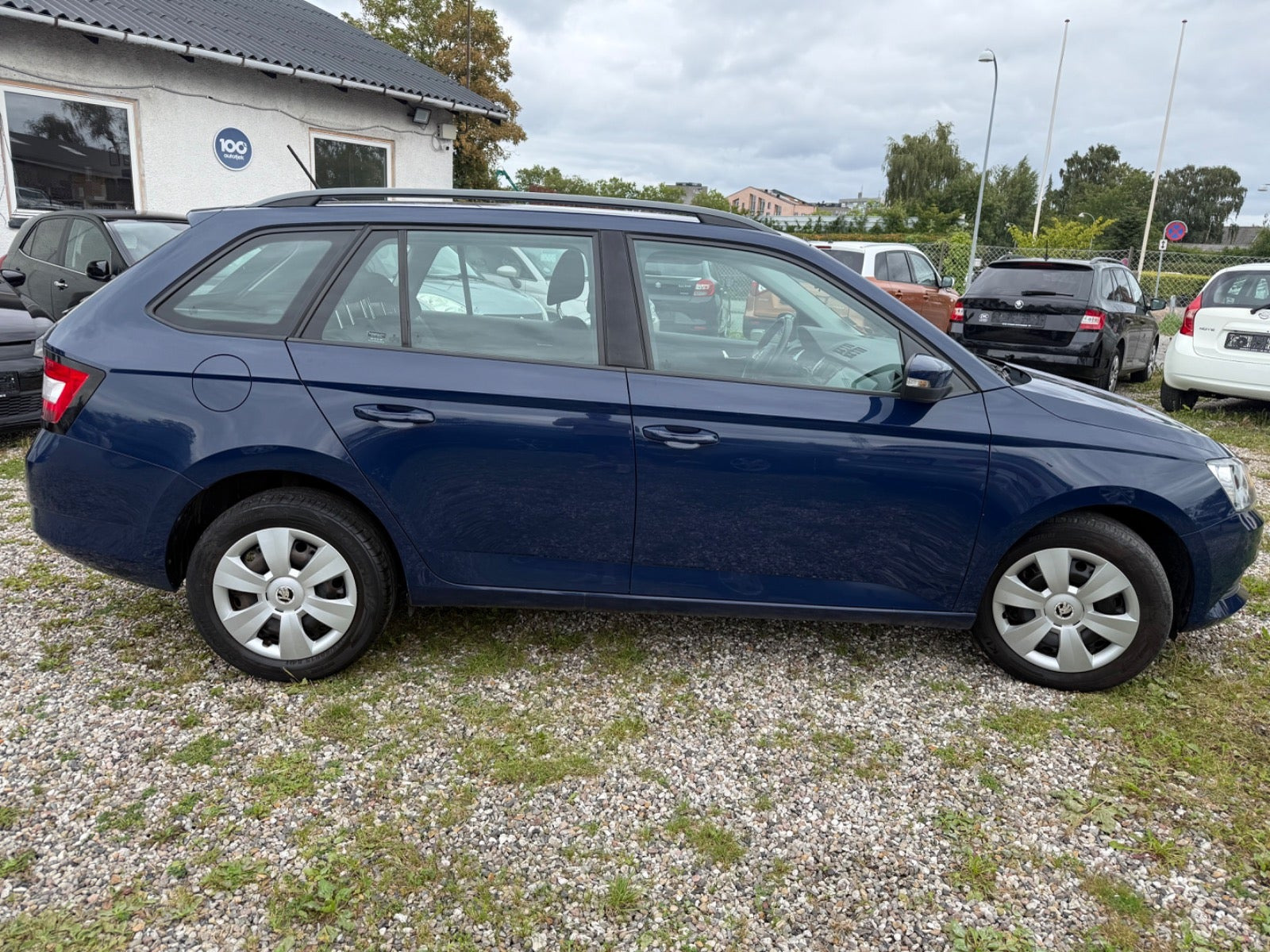 Blå Skoda Fabia fra 2015