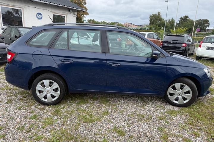 Blå Skoda Fabia fra 2015