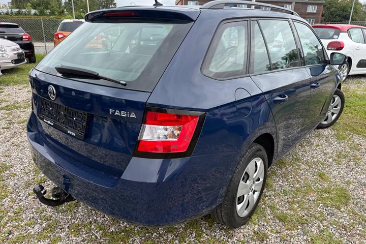 Blå Skoda Fabia fra 2015