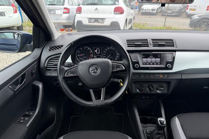 Blå Skoda Fabia fra 2015