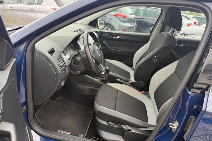 Blå Skoda Fabia fra 2015
