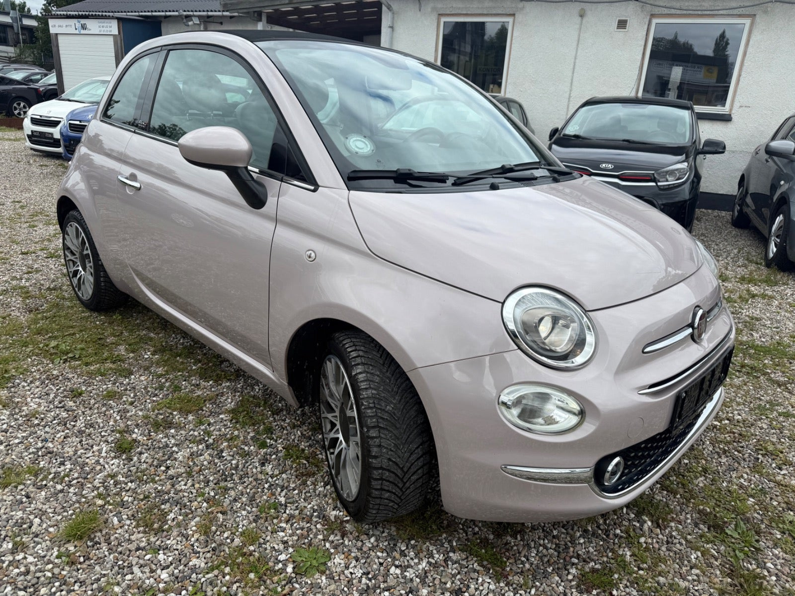 Pink Fiat 500C fra 2020