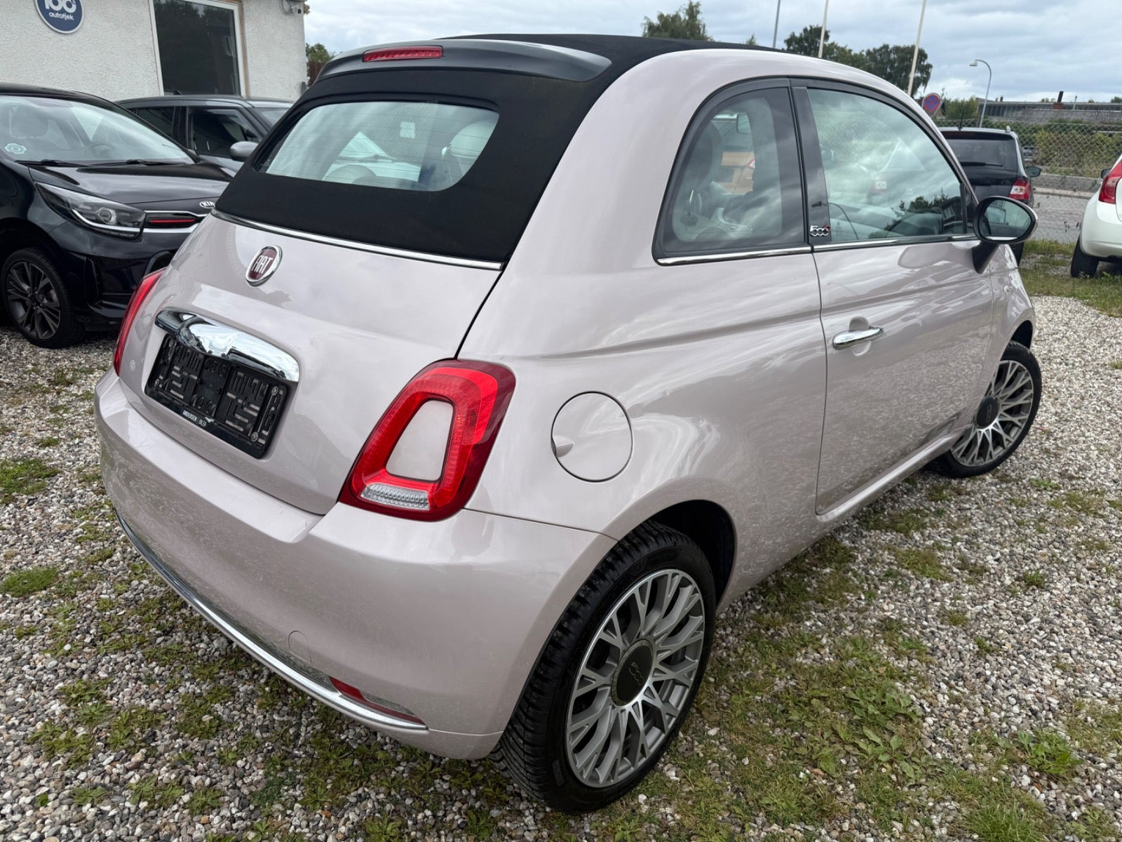 Pink Fiat 500C fra 2020