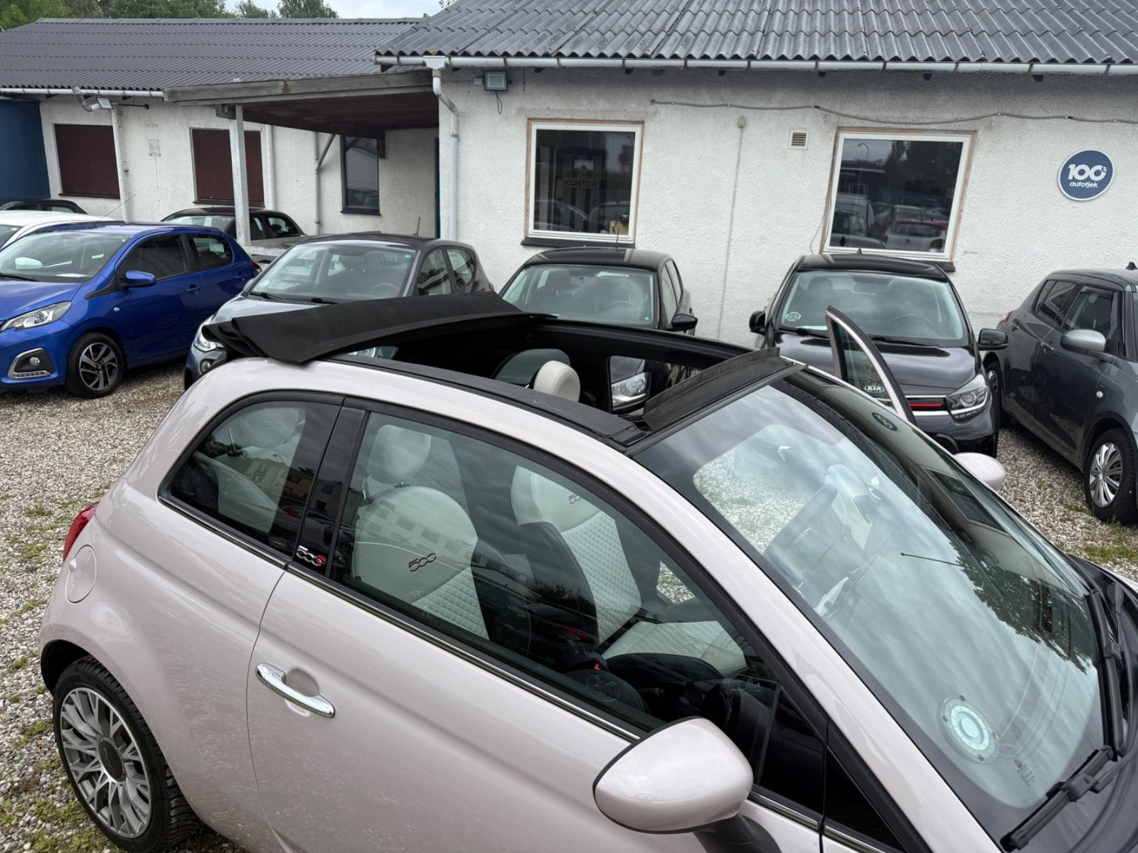 Pink Fiat 500C fra 2020