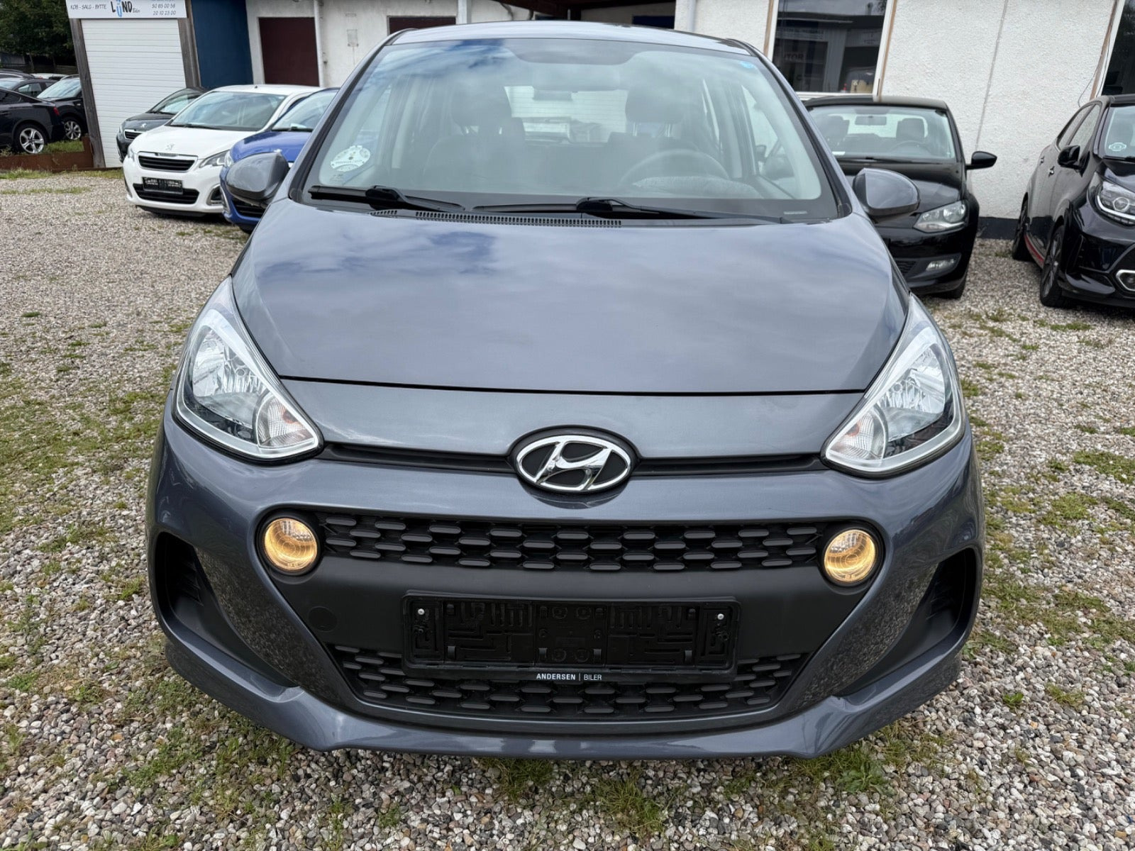 Grå Hyundai i10 fra 2018