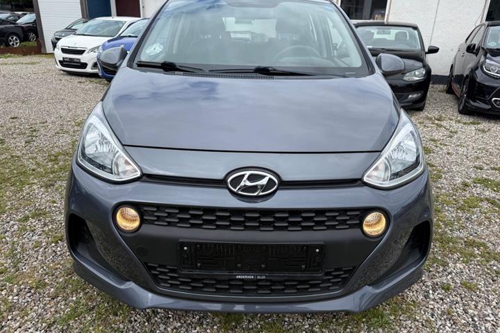 Grå Hyundai i10 fra 2018