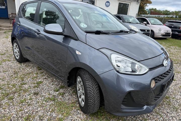 Grå Hyundai i10 fra 2018