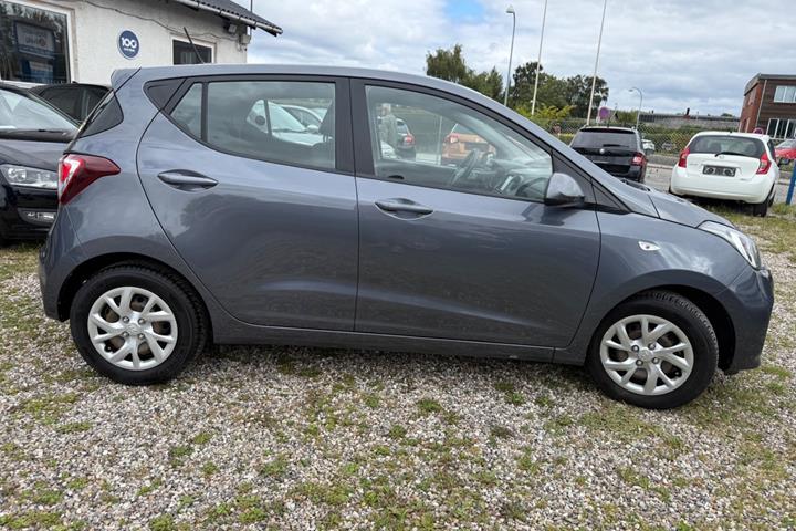 Grå Hyundai i10 fra 2018